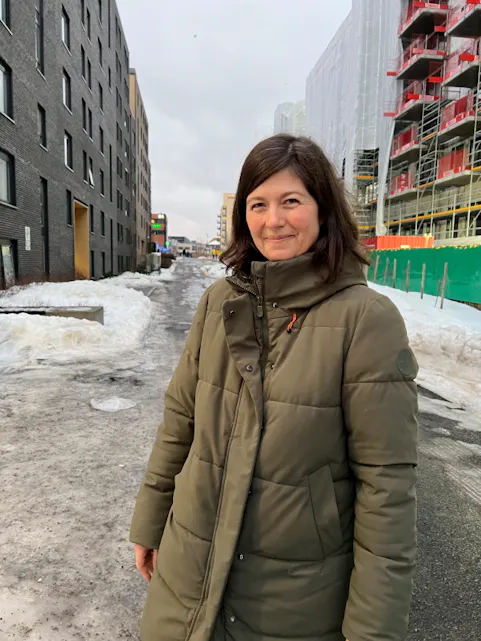 Nærmiljøleder Katrin Schauer i OBOS gleder seg over utviklingen på Ulven. Foto: Tom Evensen.