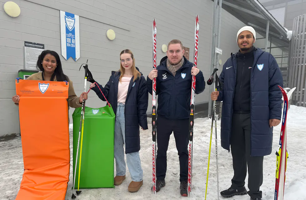 MORO-GARANTIST: Furuset IF er medarrangør av det lokale arrangementet på Furuset. Hele Norge båler finner sted over hele landet, med mange lokale innslag i Groruddalen. Her Yusra Hasan, Olga Paleczny, Rune Gjelberg og Hassan Hassan.