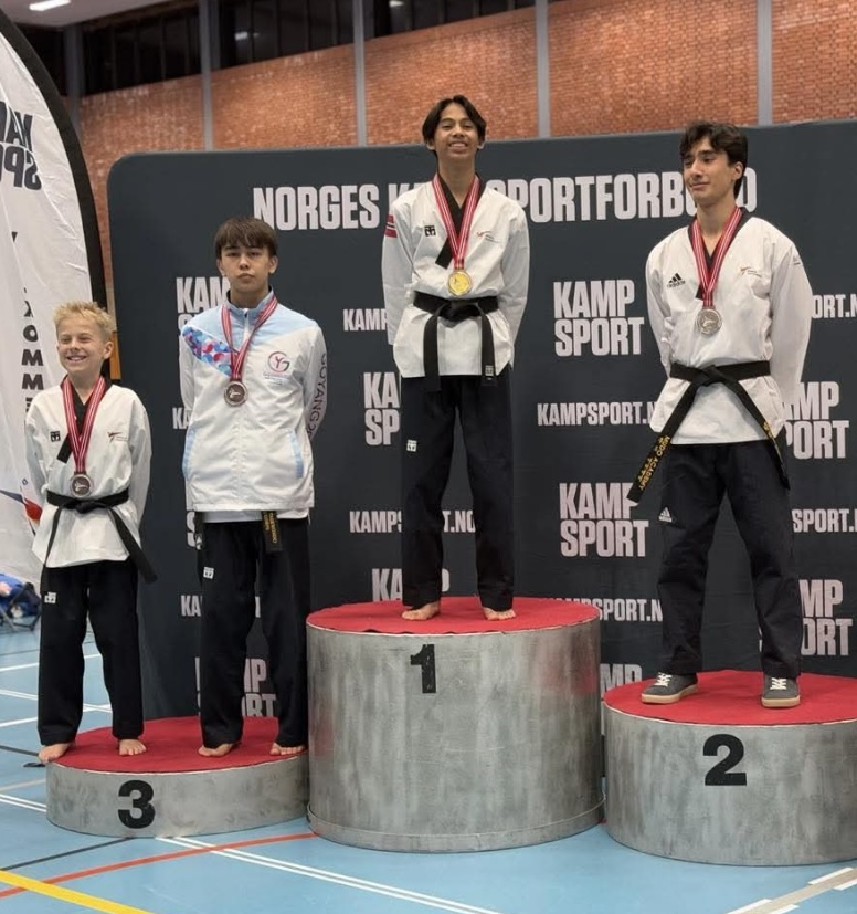 Liam Lumban som nummer én på pallen, og stolt nordisk mester for 2025.