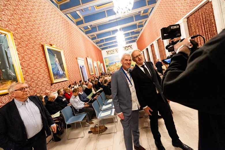Avisas Jarle Hansen (t.v), her med generalsekretær i Oslo Idrettskrets, Magne Brekke.