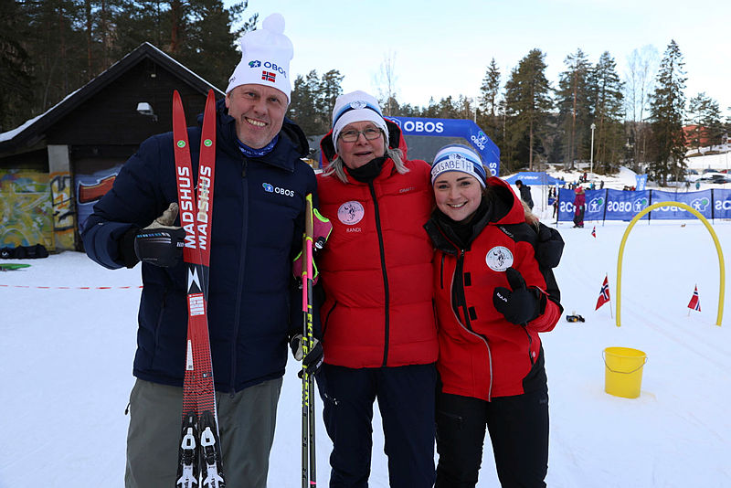 Julius Solheim fra OBOS (f.v), Randi Flaten og Elisabeth Mørkrid – begge fra Skiforeningen. Foto (alle): Tom Evensen