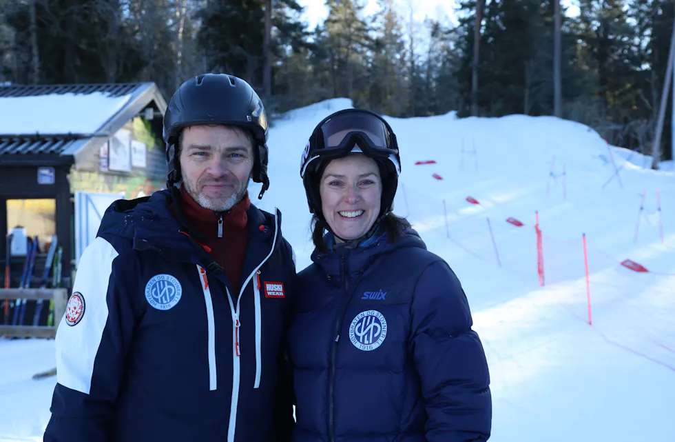 SKIGLEDE – MEN ET STORT MEN: Leder i alpingruppa, Christian Svensson, og rekrutteringsansvarlig, Solveig Elise Nygård, stortrives med å invitere barn til alpinsporten, men begge er bekymret for Liabakkens og alpinskolens fremtid.