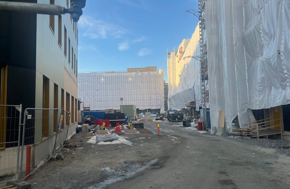 Slik ser gårdsplassen på Ulvenplassen og byggene rundt ut i dag. De første innflytterne kommer i starten av 2026.