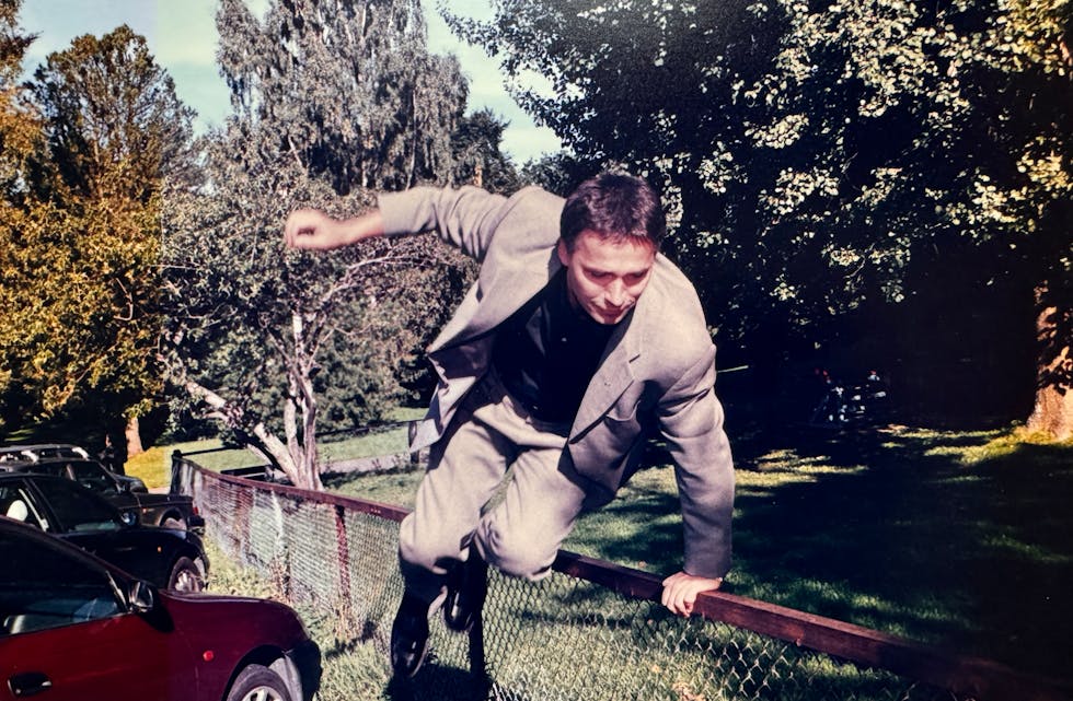 En travel Jens Stoltenberg hoppet over et gjerde på et valgkamp-arrangement i Groruddalen i 2005 – og senere inn i regjeringskontorene. Nå er han tilbake etter 10 år som generalsekretær i NATO, nå som finansminister.