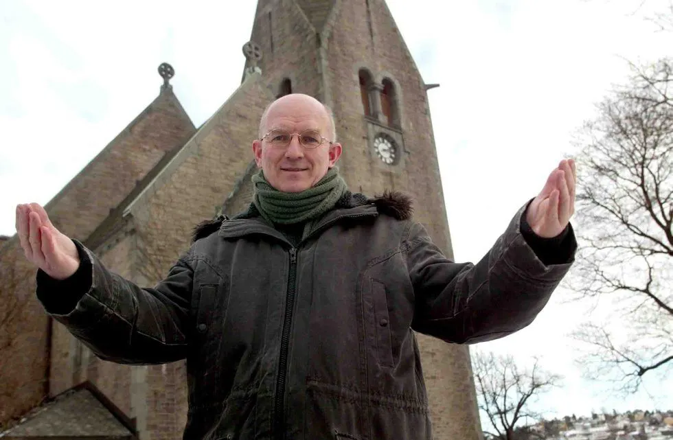 INGEN BLÅ HIMMEL: Og da trenger man litt lys i tunnellen. Derfor inviterer Arne Gulliksen til den tradisjonsrike konserten i Vålerenga kirke.
