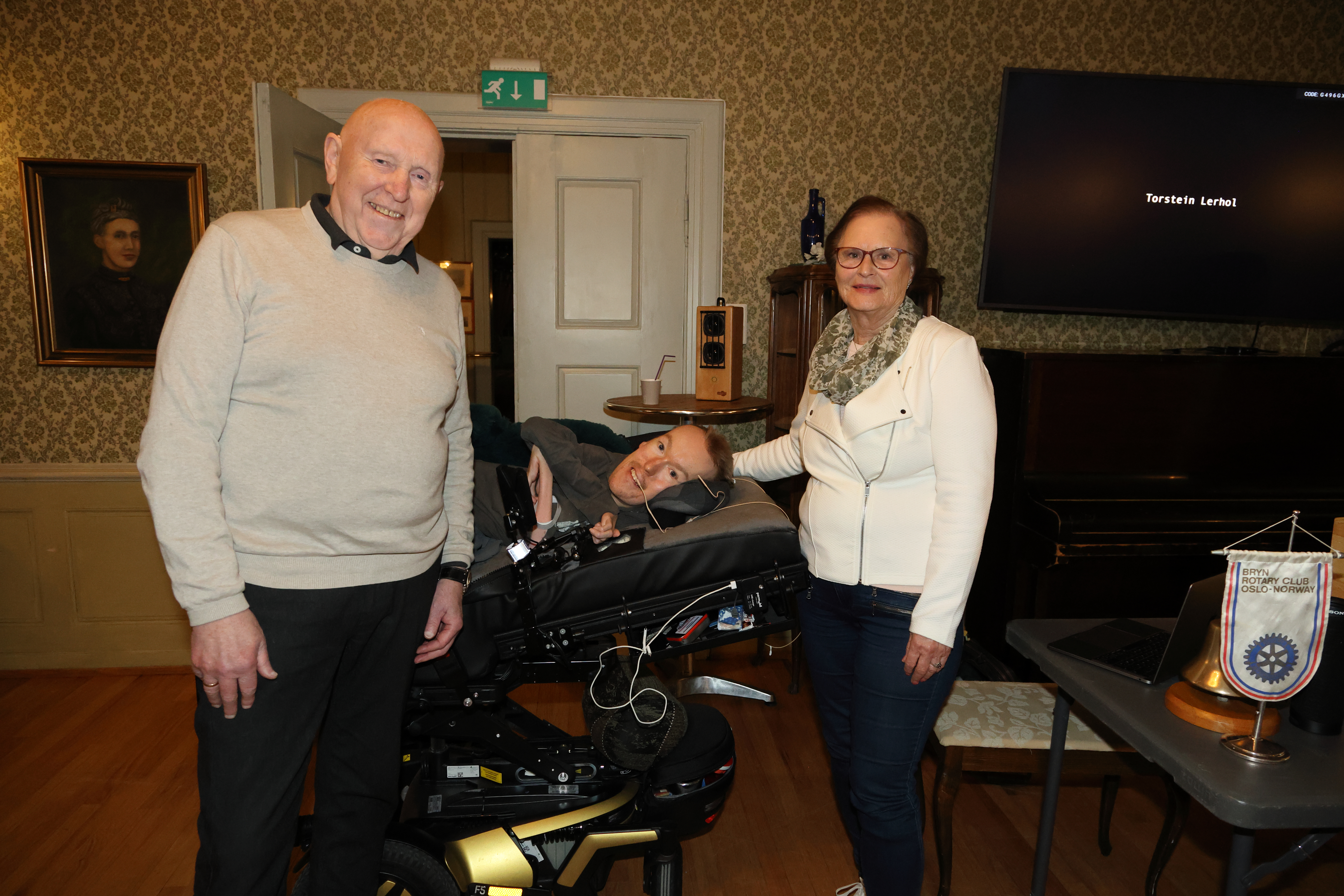 Medlem Erling Heen (f.v), Torstein Lerhol og leder i kameratskapskomiteen Tove Steig. Foto: Tom Evensen.