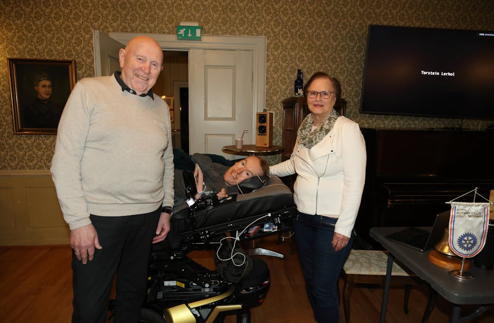 Medlem Erling Heen (f.v), Torstein Lerhol og leder i kameratskapskomiteen Tove Steig. Foto: Tom Evensen.