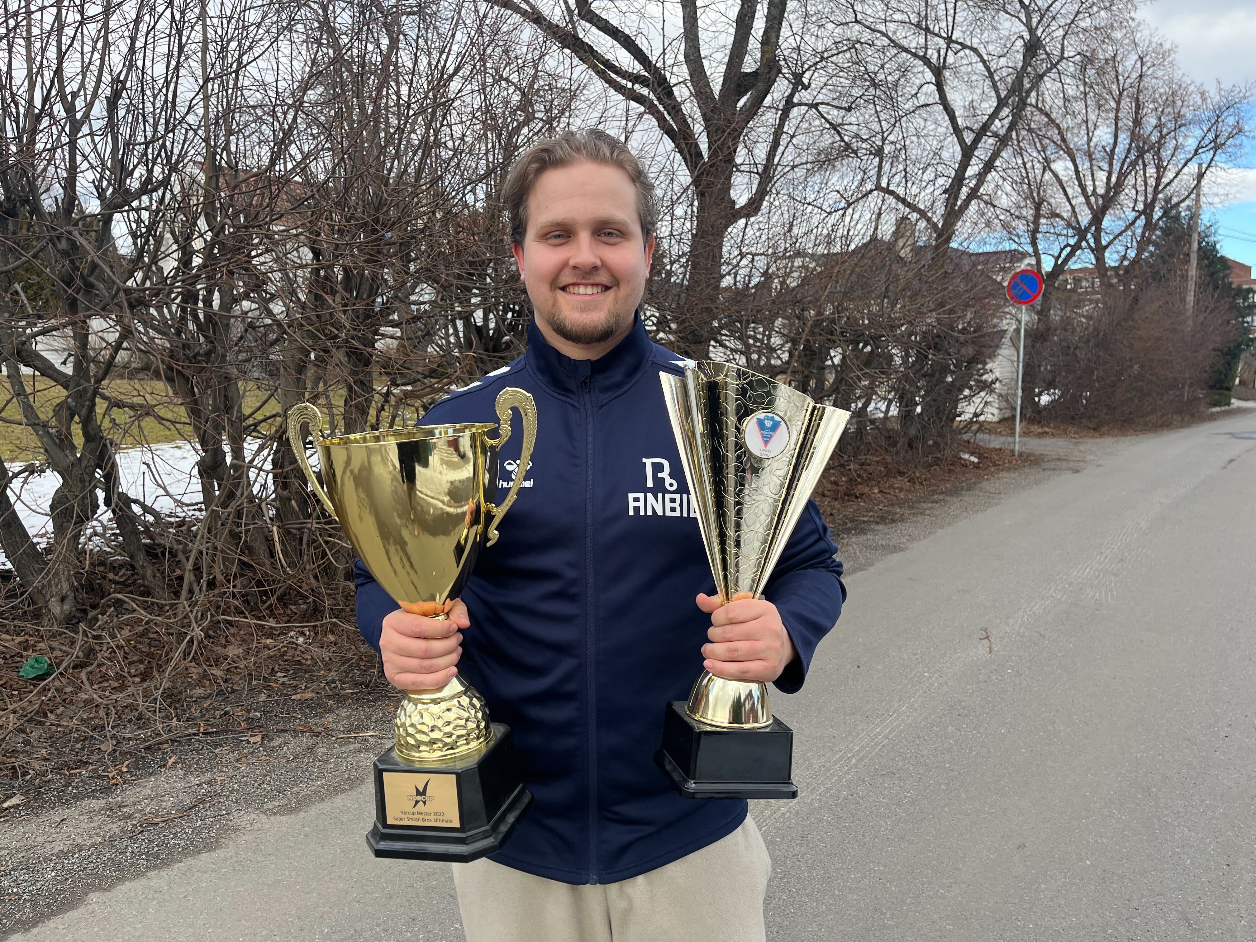 Anders Moe Billington er regjerende norgesmester i spillet «Smash Bros». Nå står han også bak en av de største turneringene i Oslo siden pandemien.