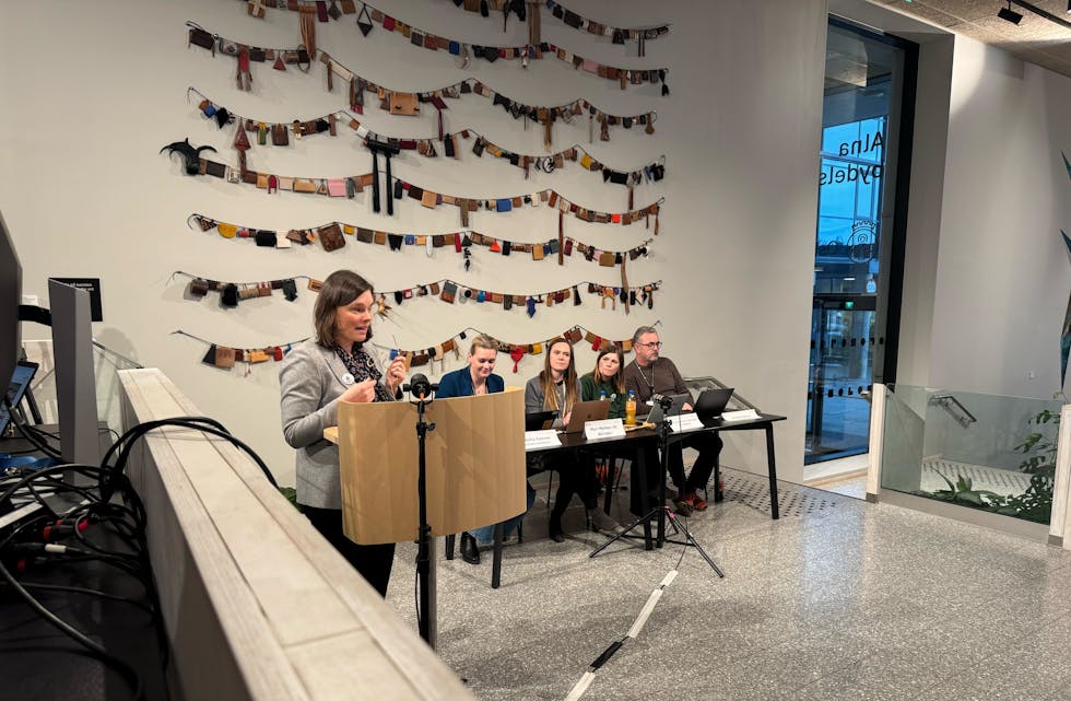 PÅ VEGNE AV HAUGERUD: Anne Marte Skarland fortalte på vegne av hele Haugerud om betydningen av skolen og deres bekymringer dersom skolen legges ned.