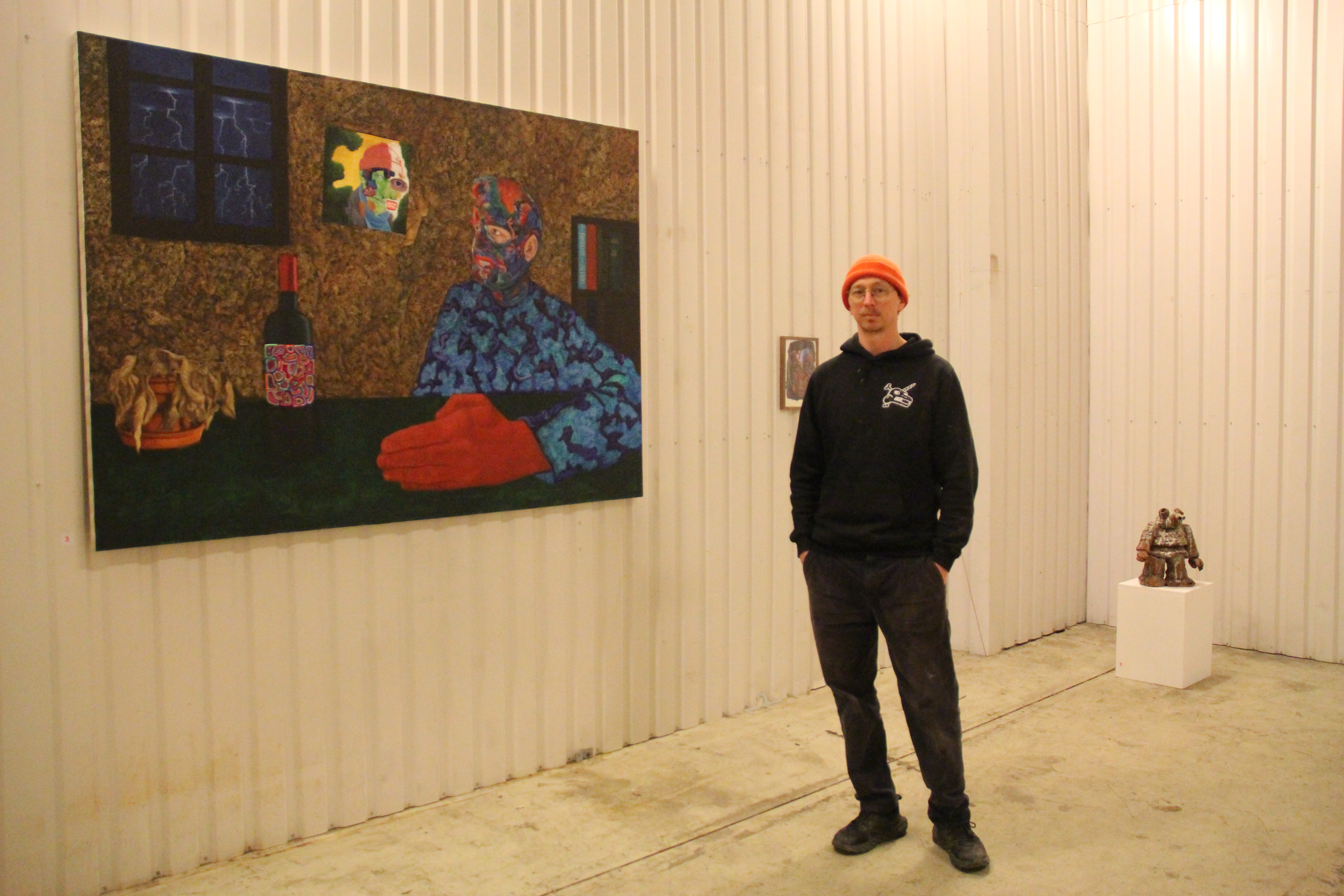 KUNSTUTSTILLING: Kunstneren Ole Fredrik Hvidsten åpnet en pop-up kunstutstilling på Økern, sammen med 11 andre kunstnere. 