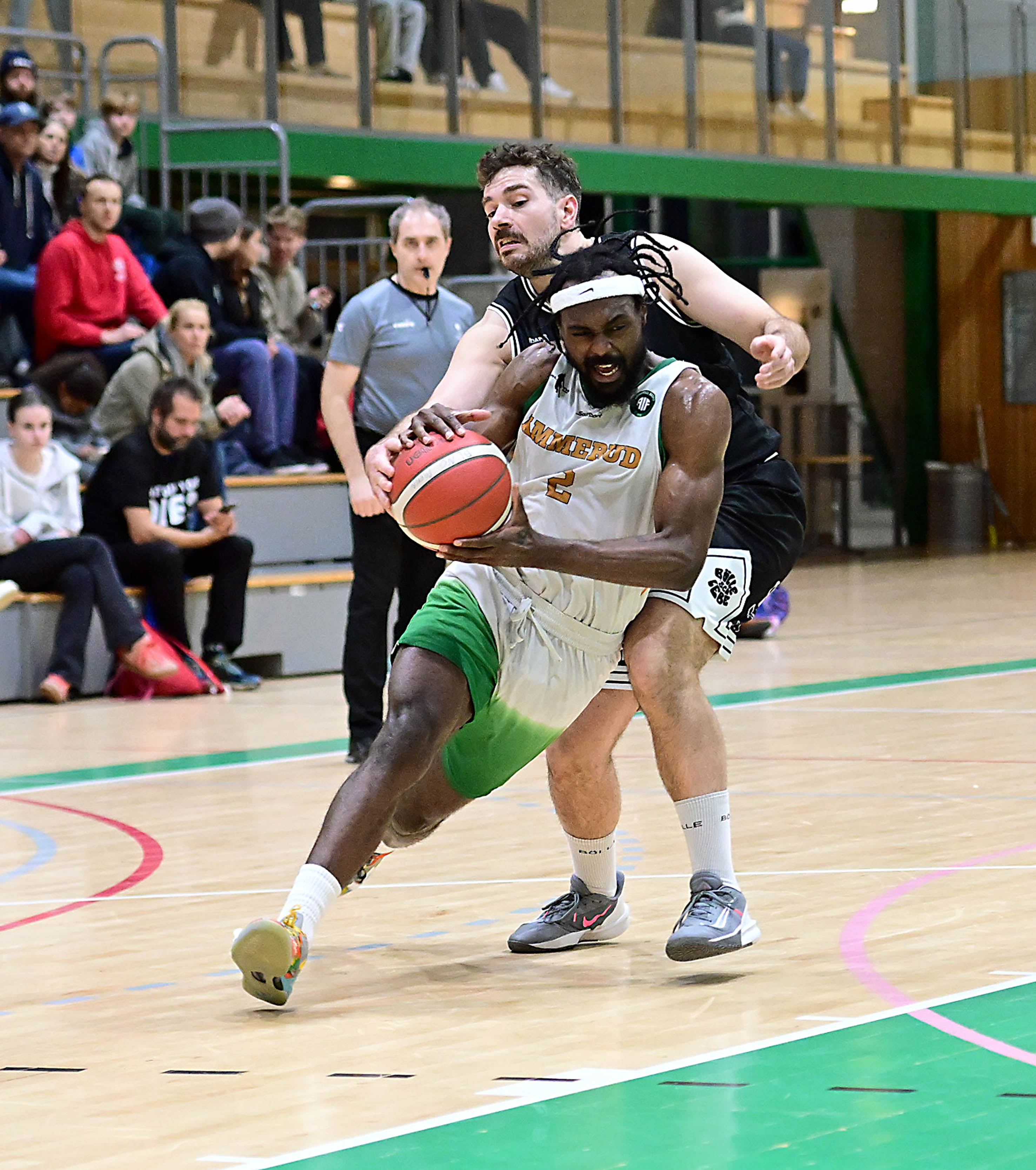 Terrandus Ryshun Smith var avgjørende og ble nok en gang Ammeruds toppscorer med sine 32 poeng. Smith spilte 40 av 40 minutter og har uten tvil vært Ammeruds viktigste poengsanker denne sesongen. Foto: Bjørn Moe.
