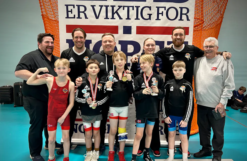OBKs brytetropp: Foran fra venstre- Eilif Hansen 30 kg - Matheo Alexander Ihler, gull 30 kg - Julian C. Stenrud Brkijancic, gull 37 kg - Jarl Birkeland Holtan, sølv 33 kg, Brage Marinius Melbye, 37 kg.
Bak fra venstre - Samy Adolfsen, dommer - Christian Stenrud Brkijancic, leder - Rune Pedersen Murby, trener - Frida Isabell Maxe, dommer - Fritz Aanes, trener - Terje Johnsen, leder.