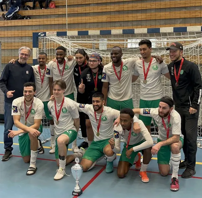 SERIEMESTRE: Med kun ett tap og 14 seire denne sesongen har Stovner SK blitt kronet som seriemestre i 1. divisjon. Foto: Stovner SK