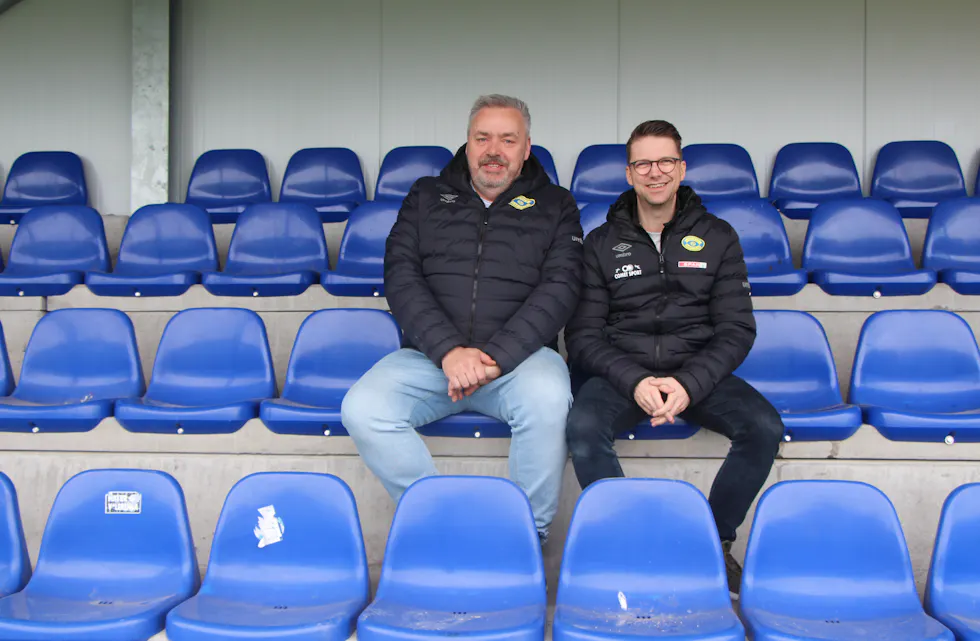 ALFA OG OMEGA: Solid støtte fra den 12. mann gir et uslåelig overtak. Det erfarte Grorud som mønstret stor støtte fra tilreisende Grorud-supportere på kamper i fjor. Nå vil de fylle Grorud Arctic Match med fans. Her med Frode Englund (t.v) og Håkon Kjeldsen.