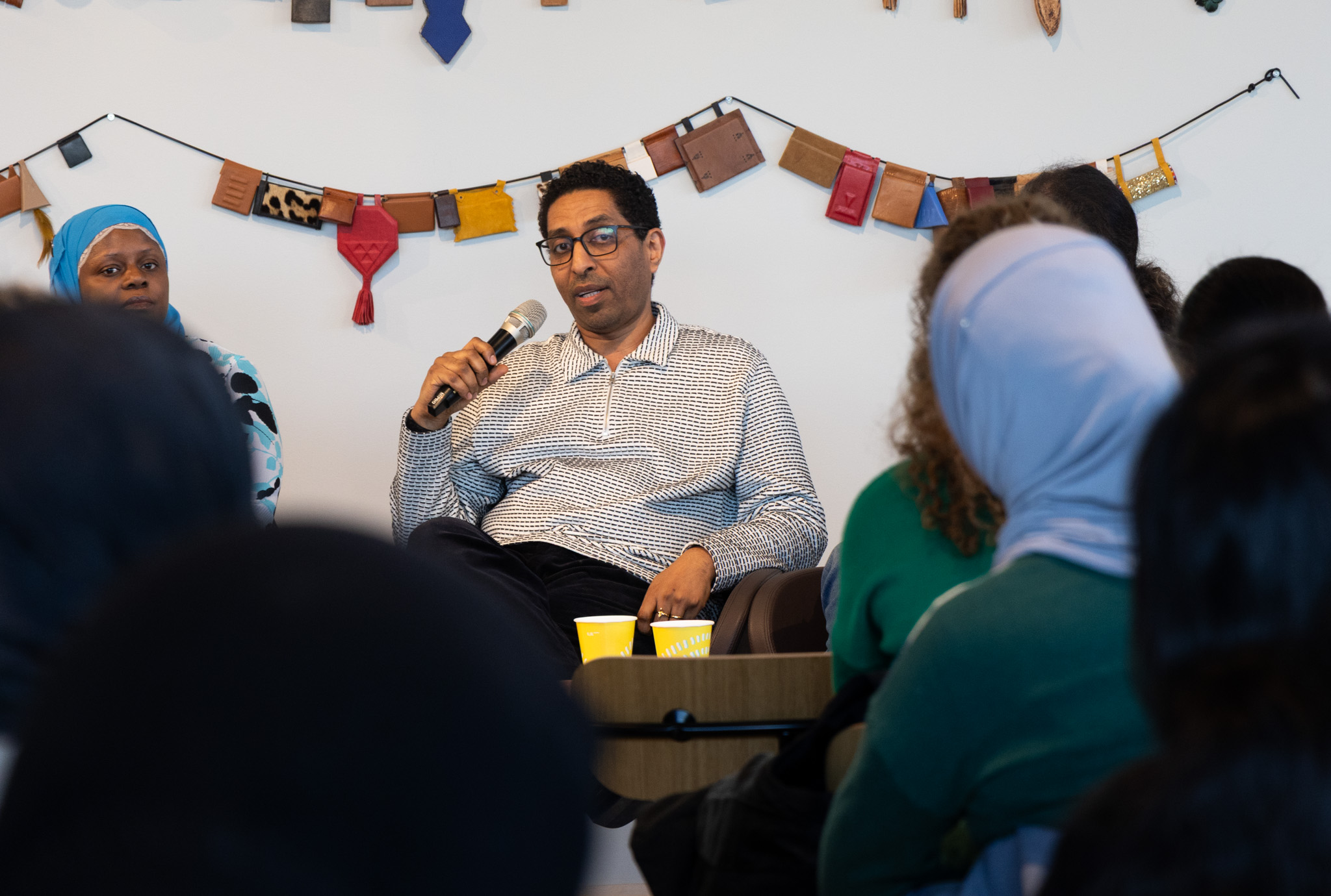 – TRENGER STØTTE: Leoul Mekonen er far til to barn med autisme, og sier at han og andre foreldre savner mer støtte. 