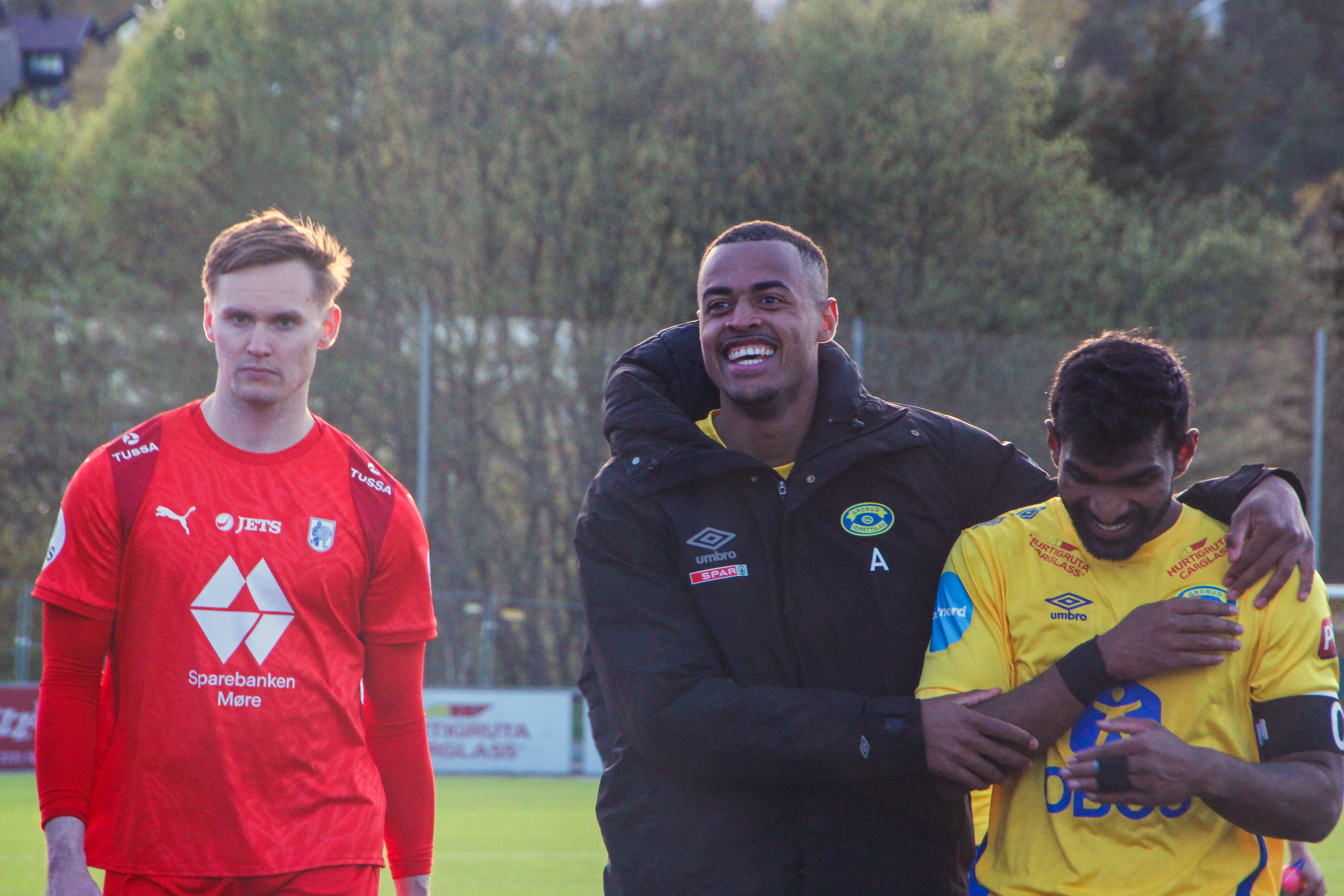 AVANSEMENT: Willian Pozo-Venta (i midten) er svært giftig om dagen. Her med kaptein Mathusan Sandrakumar etter seieren.