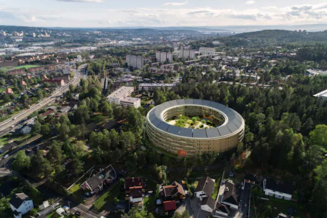 EN DEL AV TERRENGET: Mener noen. Andre frykter at O-blokka kommer til å ruve voldsomt. Nå er uansett byggingen i gang. (Illustrasjon: Code Arkitektur)