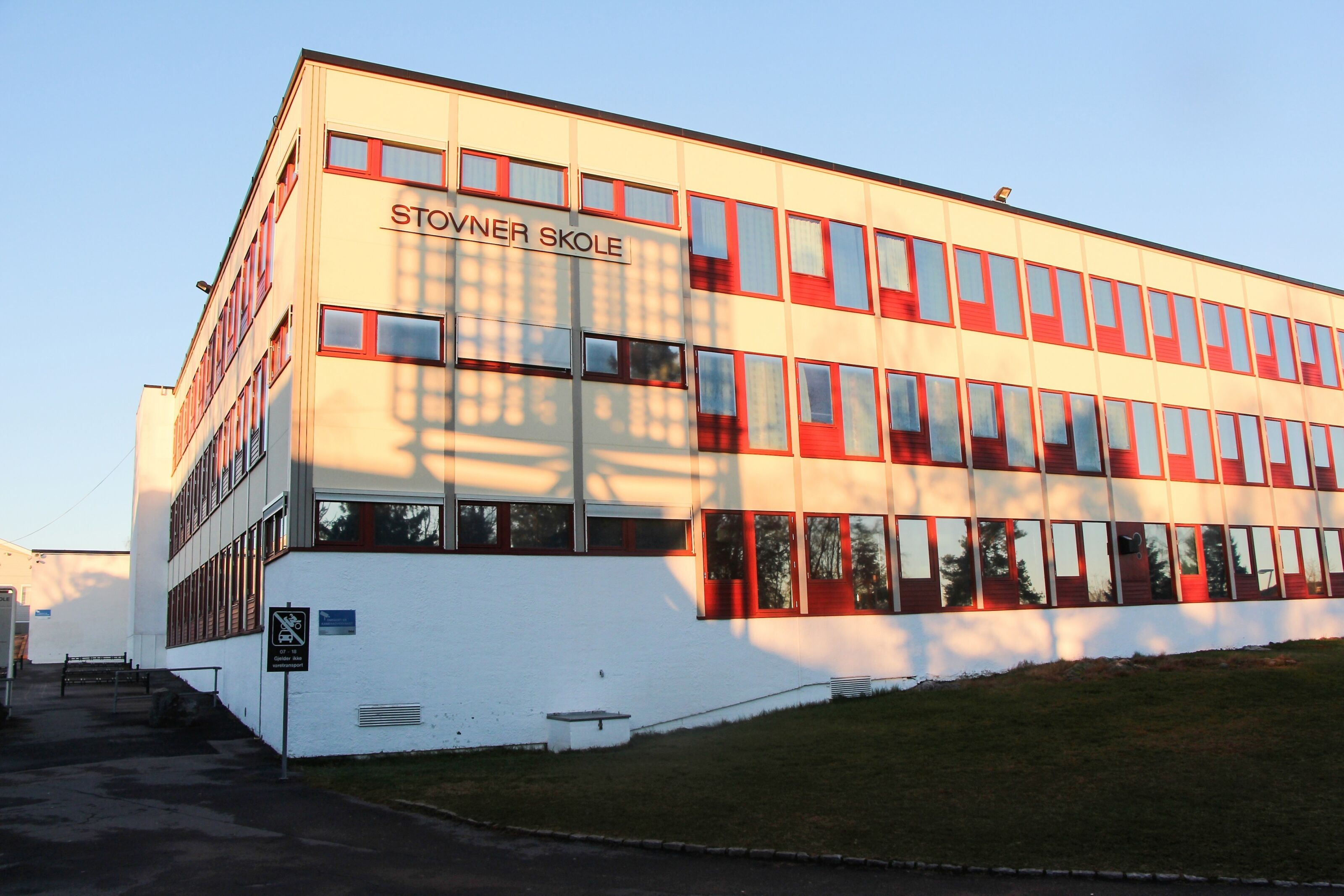 GJØR ENDRINGER: Fra skolestart 2025 vil elever på 1. – 4. trinn få begrenset tilgang til internett og apper på skolens nettbrett og pc-er. 