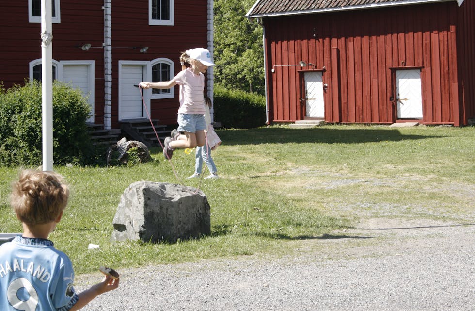 FLY I VEI: Hoppetau med litt ekstra hjelp gjør at det er nesten så man flyr.
