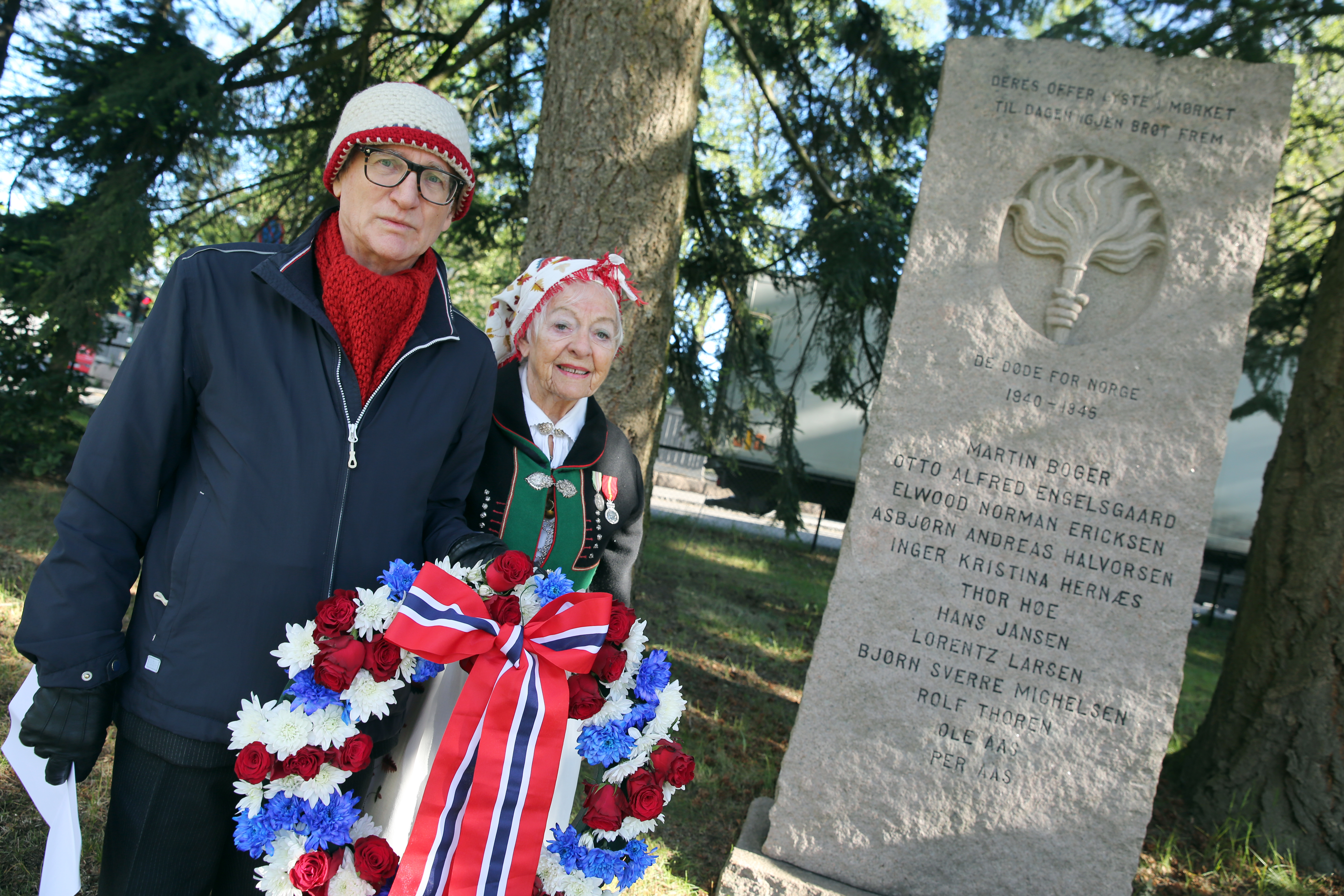 VELTALENDE: Leif-Runar Forsth og Bodil Nordvik finner alltid de rette ordene når de holder tale ved bautaen over de lokale falne fra krigen.
