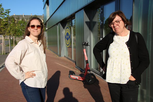 ROPER VARSKO: Lene Karin Wiberg (t.v) og Cathrine Torsvik Thingnes.