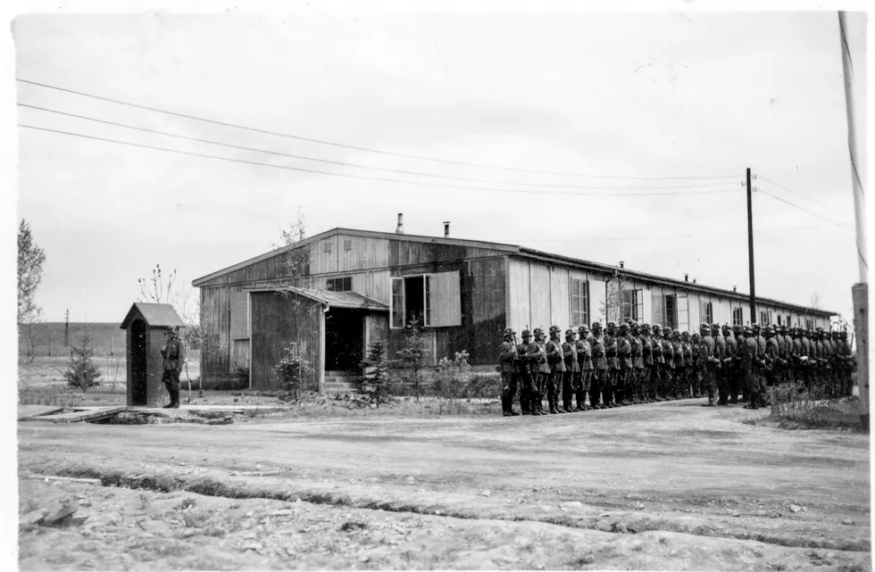 MÅ IKKE GLEMME: Det er bare 80 år siden den tyske okkupasjonsmakten sto oppstilt på Grorud. (Foto: Festningsverk.no)