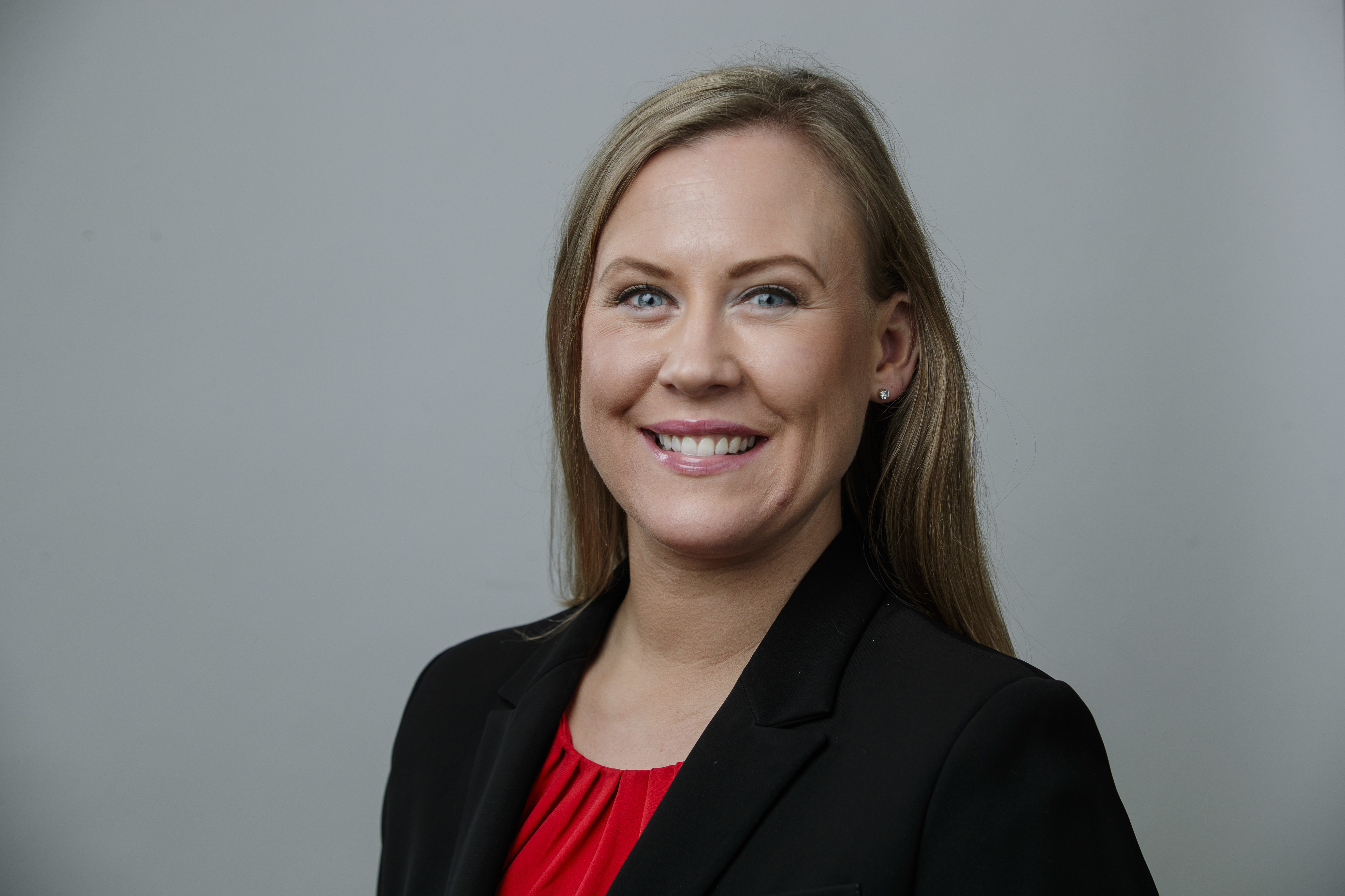 STOR POTT: Barne- og familieminister Lene Vågslid (Ap) kunne glede med at tre av Groruddalens bydeler får til sammen over 2 millioner kroner til forebyggende arbeid. (Foto: Torgeir Haugaard – Forsvaret).