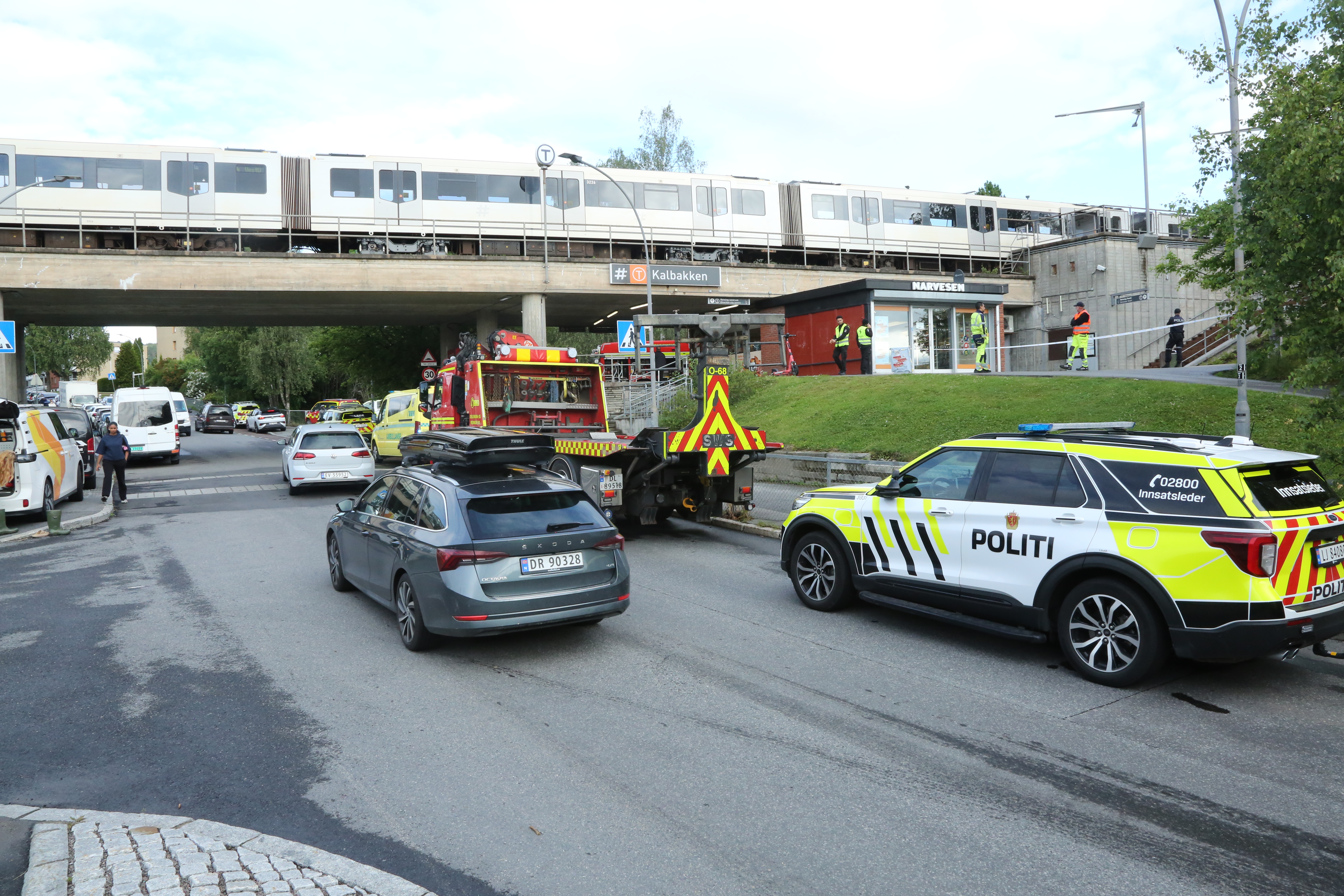 FULL UTRYKNING: Alle nødetatene kom fort på plass etter hendelsen på Kalbakken stasjon.