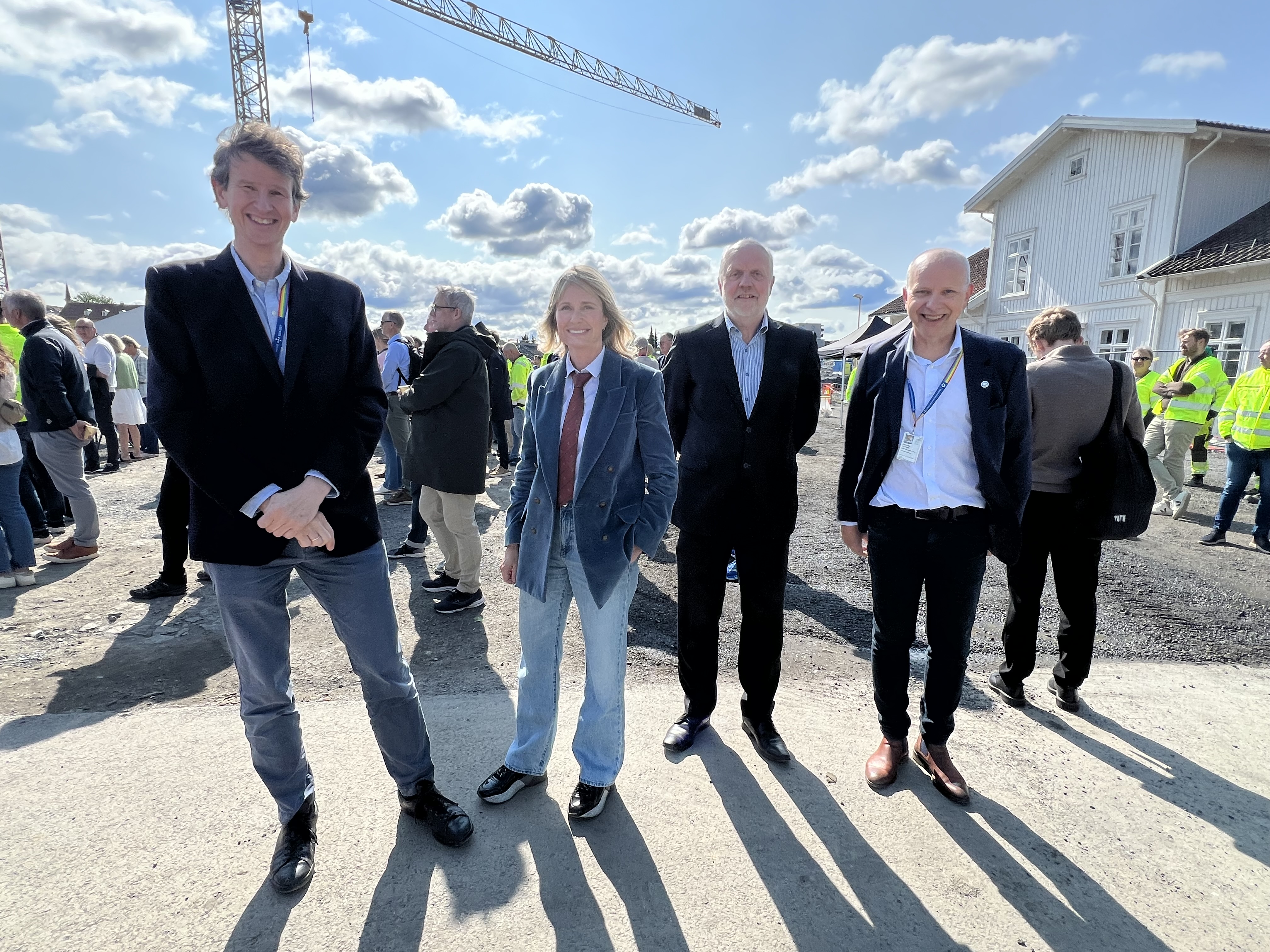 GLEDER SEG: Psykiatrien skal få toppmoderne lokaler på Aker, til stor glede for Terje Rootwelt (f.v.), ordfører Anne Lindboe (H), programdirektør i Helse Sørøst, Dag Bøhler, og adm. dir. i Oslo universitetssykehus, Bjørn Atle Lein Bjørnbeth.