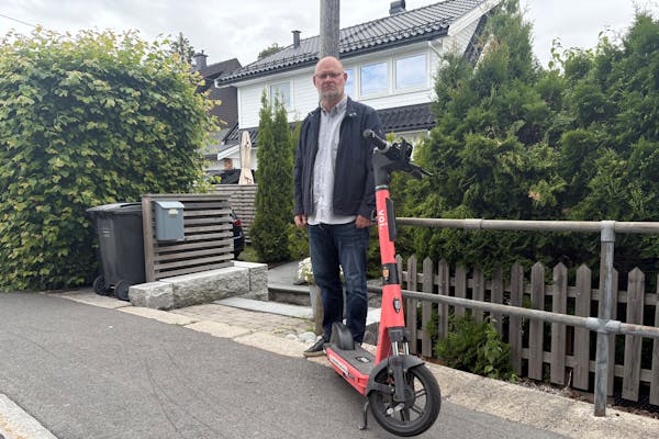 GREP ØNSKES: Håvard Engebretsen (Ap) ønsker en sterkere regulering av elsparkesykler i ytre by.