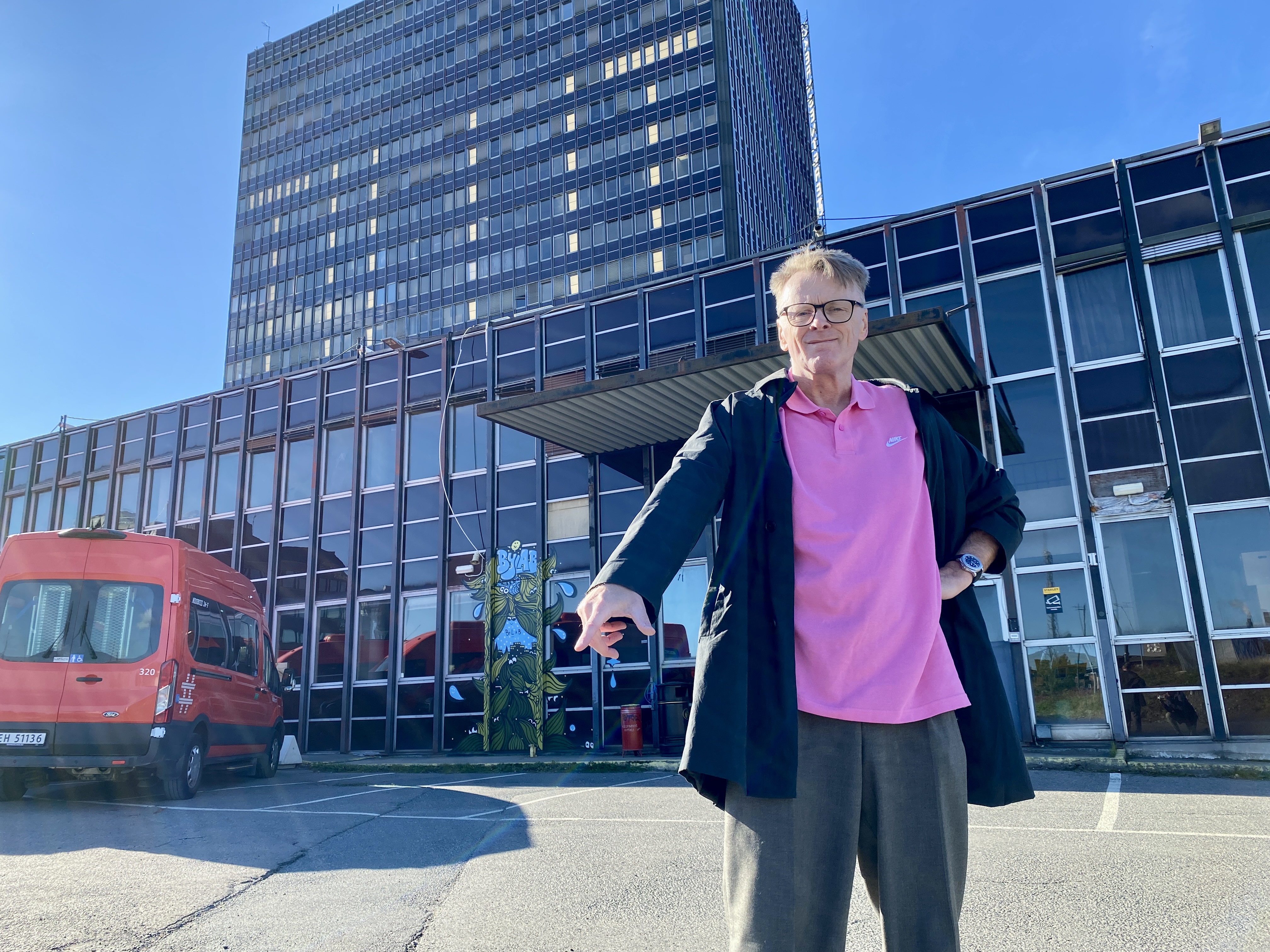 HER SKAL HOVINBYEN LIGGE: For 400 år siden skal Christian IV ha pekt på kartet og sagt «her skal Christiania ligge». I 2025 snakker Egil Husmo om hvor Hovinbyen skal ligge.