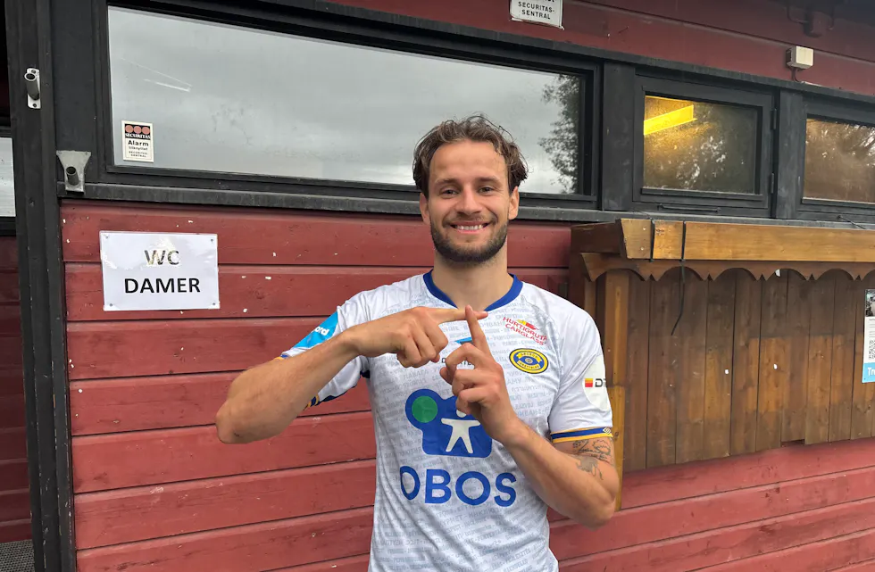 GIFTIG: Luka Fajfric satte punktum mot Strindheim – og markerte tre nye poeng for Grorud med et smil. Foto: Frode Englund.