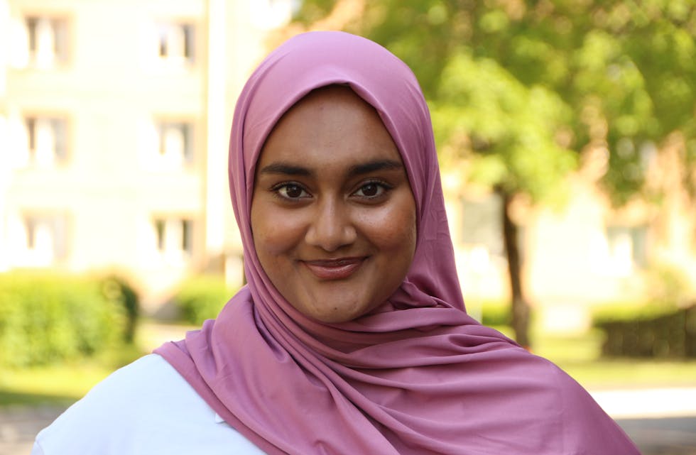 UNDRER SEG: Tamina Sheriffdeen Rauf skrev i vinter en refleksjon om naboskap. «Jeg vil så gjerne si hei, men har ingen å hilse på. Jeg vil så gjerne at noen skal låne mel, men ingen banker på», lød en av formuleringene.