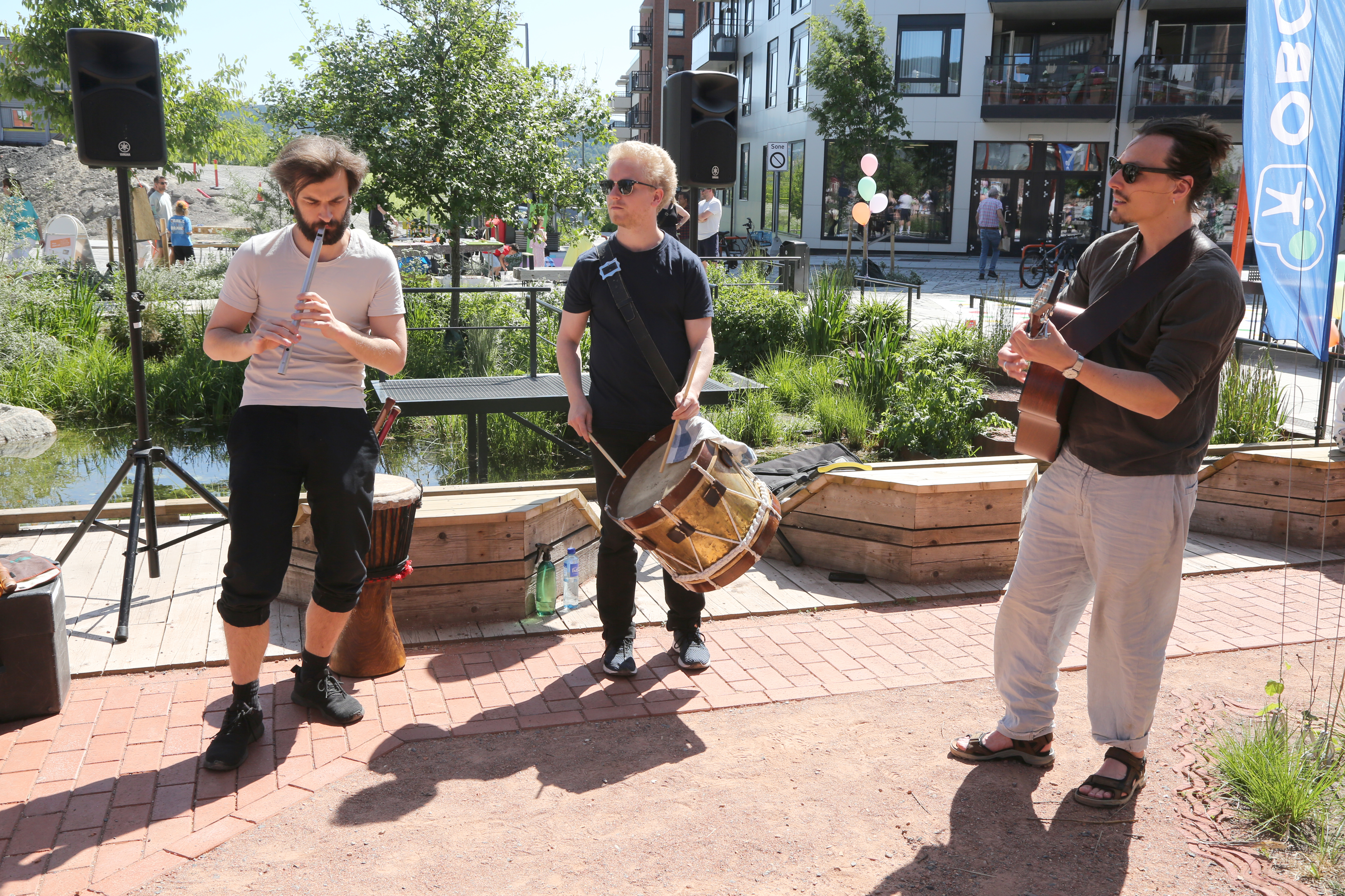 TRE GLEDESSPREDERE: Med musikk fra hele verden får Trio Oro fort opp stemningen.