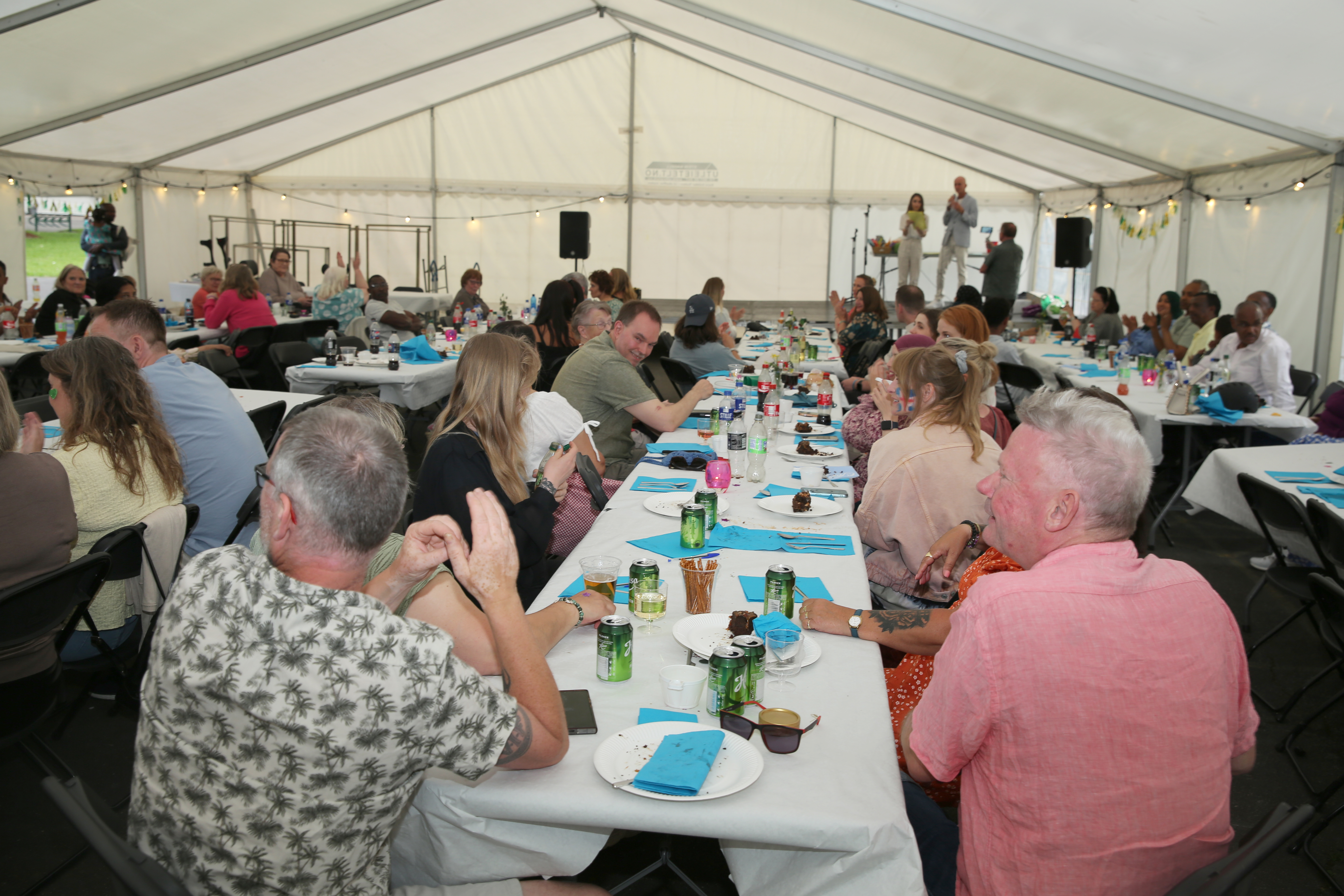 FULLT TELT: Over 140 beboere møtte opp på sommerfesten til Rødtvedt borettslag.