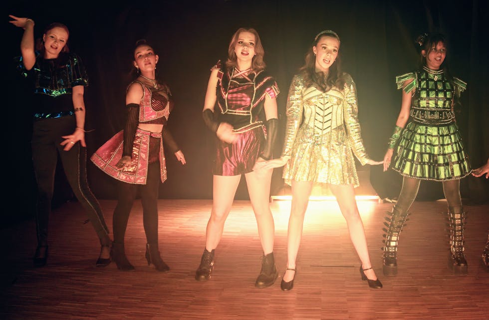 TRUET: Om et par uker går oppsetningen Six av stabelen på Rommen scene. Dessverre møter Ellingsrud Musikalteater utfordringer som gjør det vanskelig å opprettholde tilbudet. Foto: Ellingsrud Musikalteater.