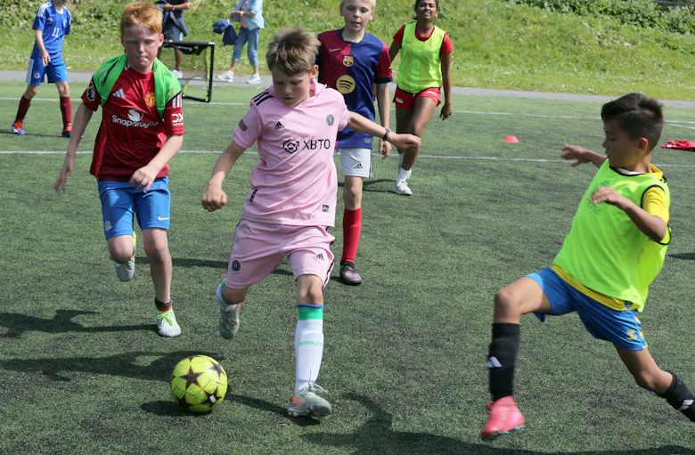SOMMERCAMP PÅ ÅRVOLLBANEN