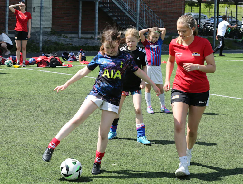 SOMMERCAMP PÅ ÅRVOLLBANEN