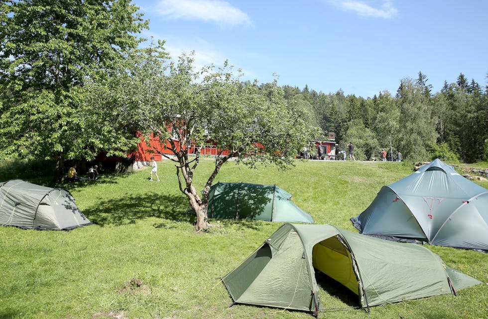 SPENNENDE OPPLEVELSE: Enkelte bodde i telt ved Isdammen hele helga. Noen for aller første gang – og det ble både en uvant, spennende og flott opplevelse for førstegangstelterne.
