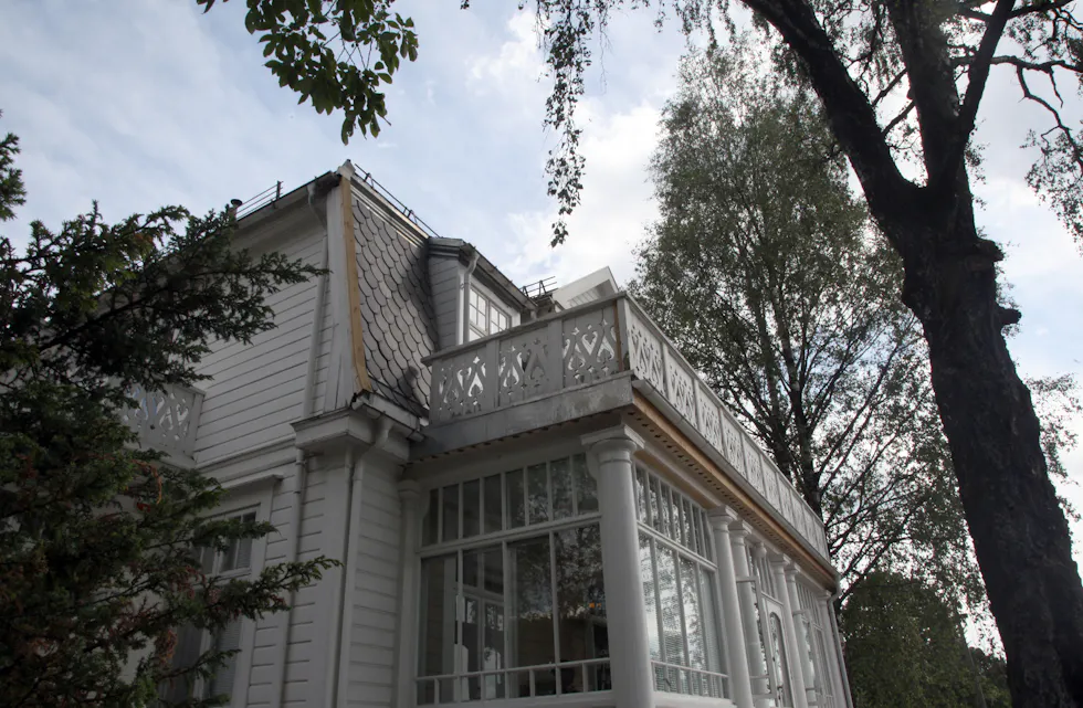 MANGE NAVN: Avishuset er kjent på folkemunne som både Villa Glitre, Michelsenhuset og Doktorboligen.