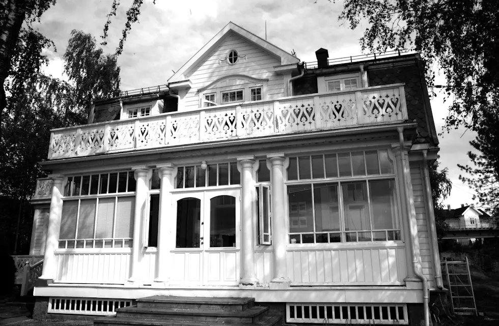 MANGE NAVN: Avishuset er kjent på folkemunne som både Villa Glitre, Michelsenhuset og Doktorboligen.