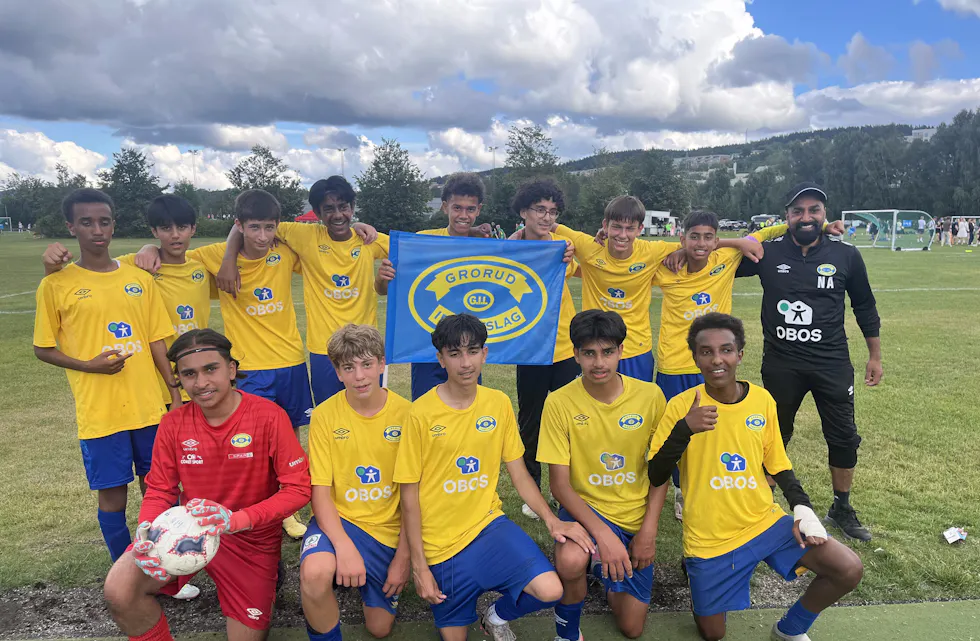 FEIRER AVANSEMENT: Grorud G14 jubler etter å ha sikret plass i 16-delsfinalen i A-sluttspillet – en sterk prestasjon i verdens største fotballturnering.