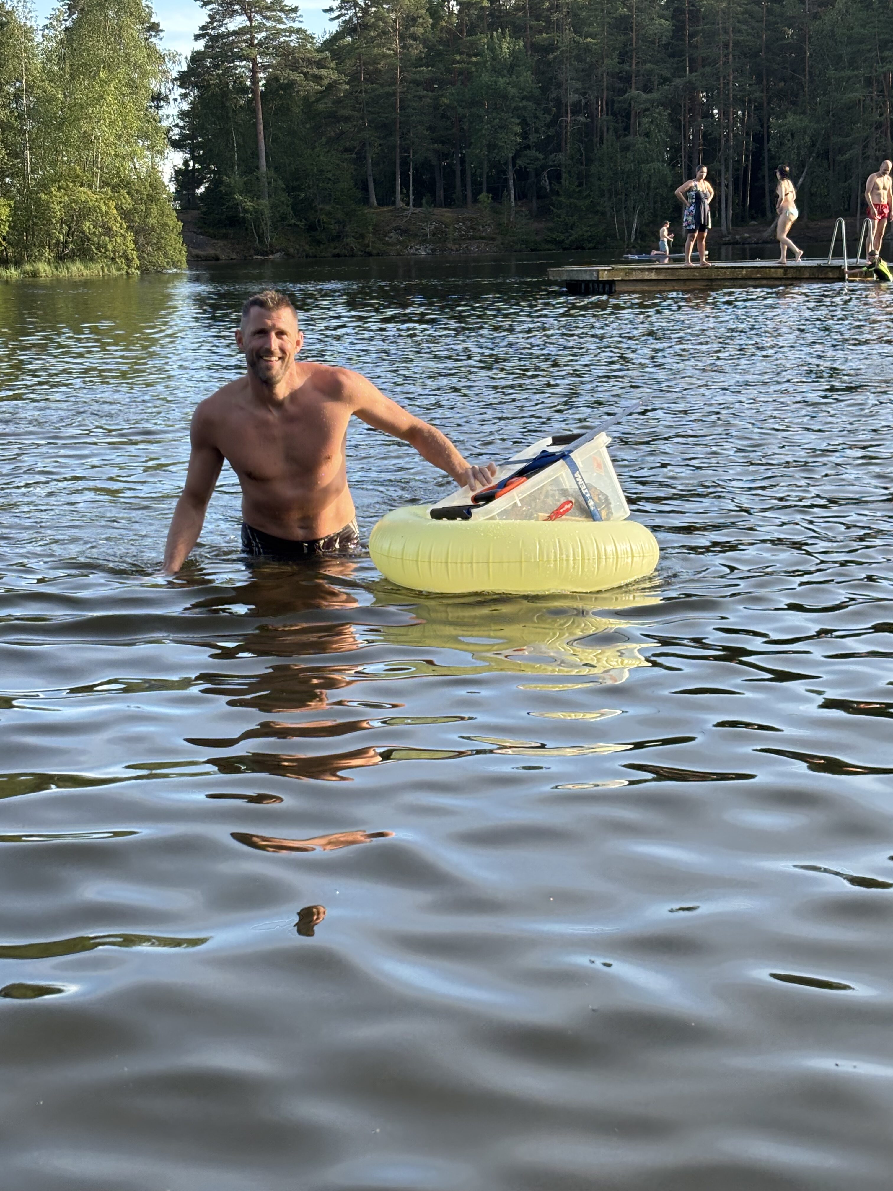 SOMMERHELT: Andreas Francke tok sagen i egne hender og sikret badegleden for store og små.