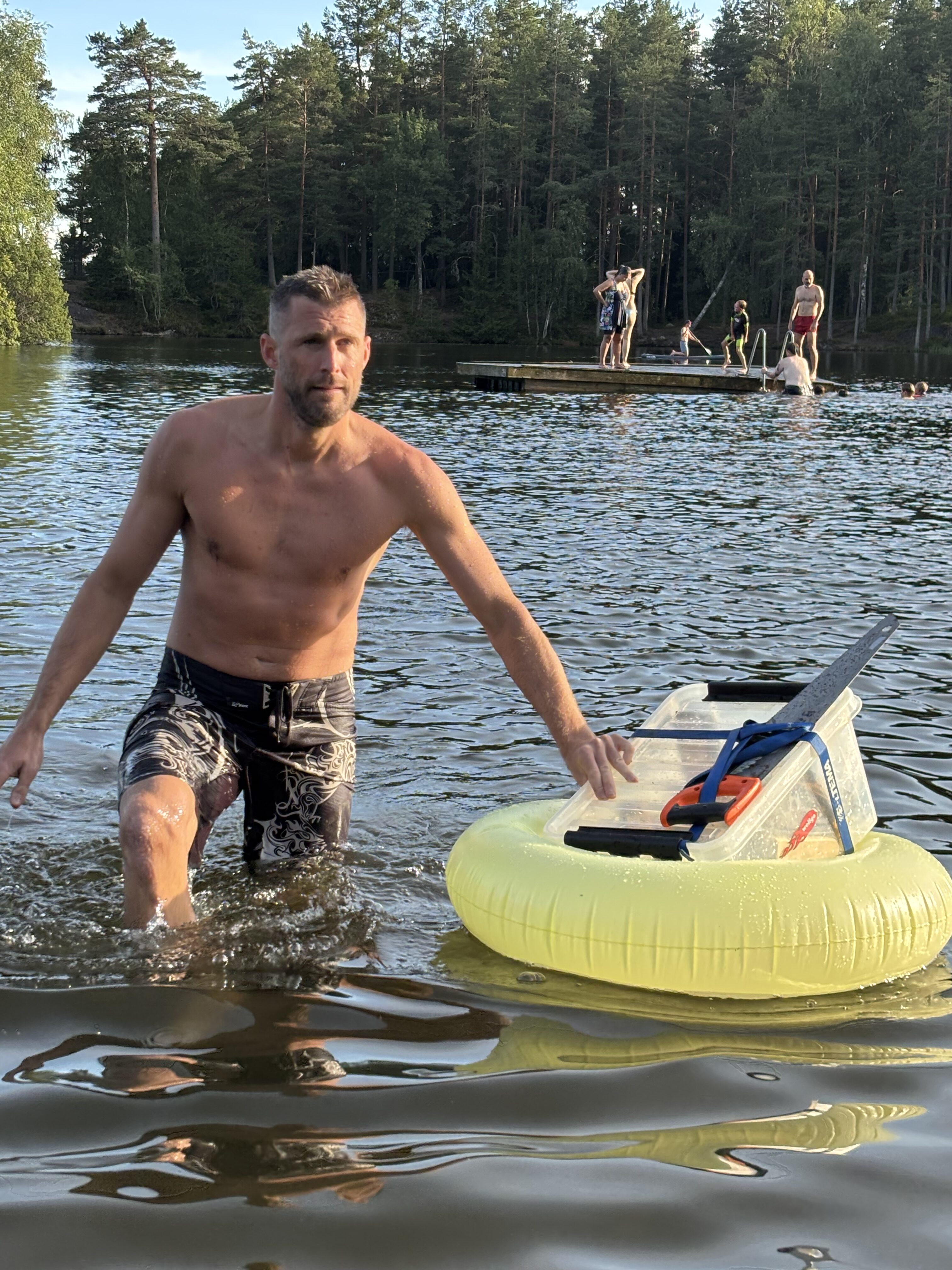 SOMMERHELT: Andreas Francke tok sagen i egne hender og sikret badegleden for store og små.