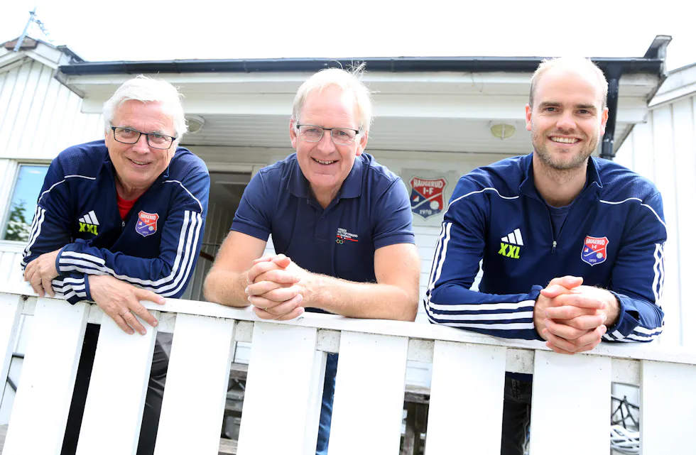 Dag Endal (f. v.), Magne Brekke og Jone Hjorteland hadde mye å snakke om på klubbhuset til Haugerud IF.