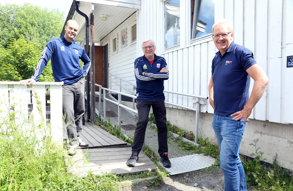 BLIDE SAMARBEIDSPARTNERE: Jone Hjorteland (f.v.) og Dag Endal i Haugerud IF setter stor pris på samarbeidet med generalsekretær Magne Brekke i Oslo Idrettskrets.