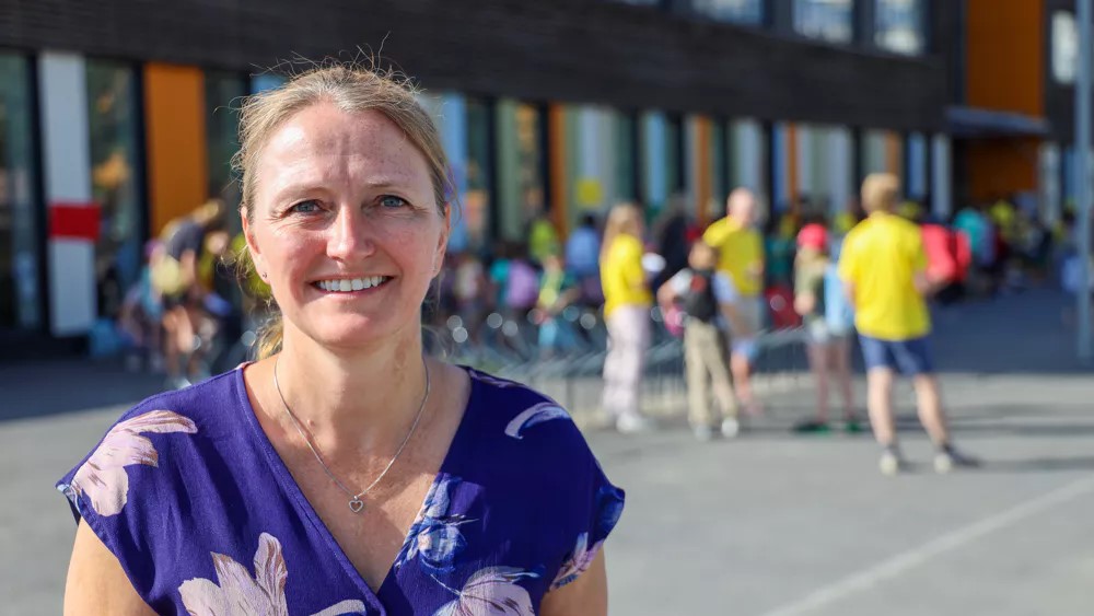 GLEDELIG: 15.300 elever får delta på kurs på Sommerskolen i år. Det gleder rektor Silje Nilsen. (Foto: Heidi M. Skjebstad/Oslo kommune).