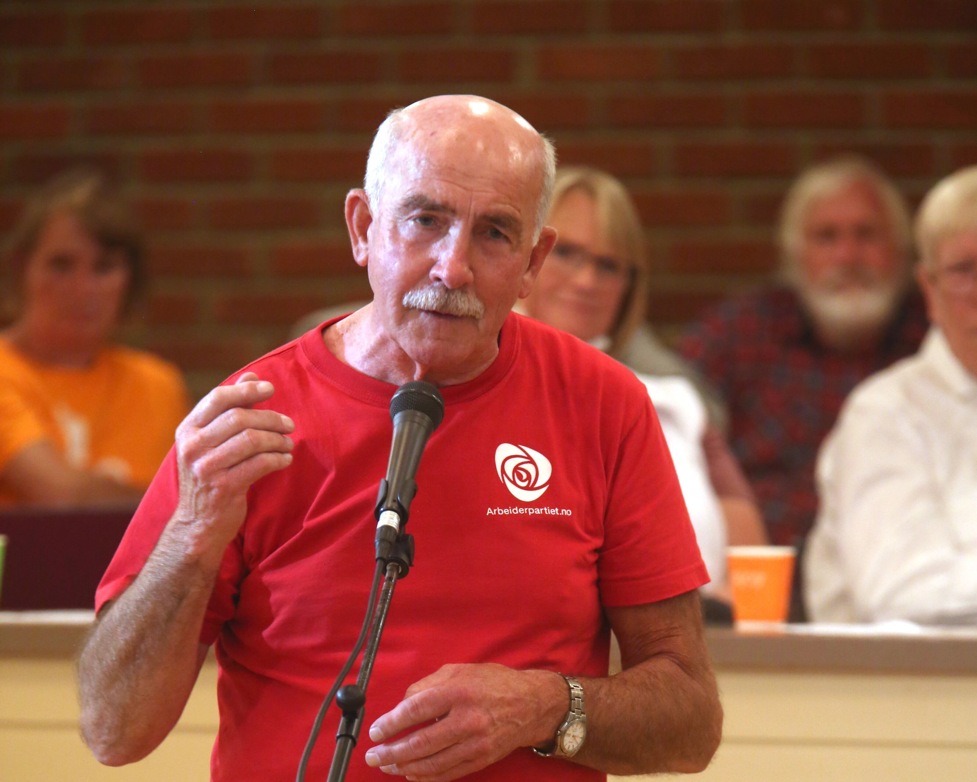 REAGERER: Steinar Saghaug er både overrasket og opprørt over eget partis vending i saken om lokk over E6.