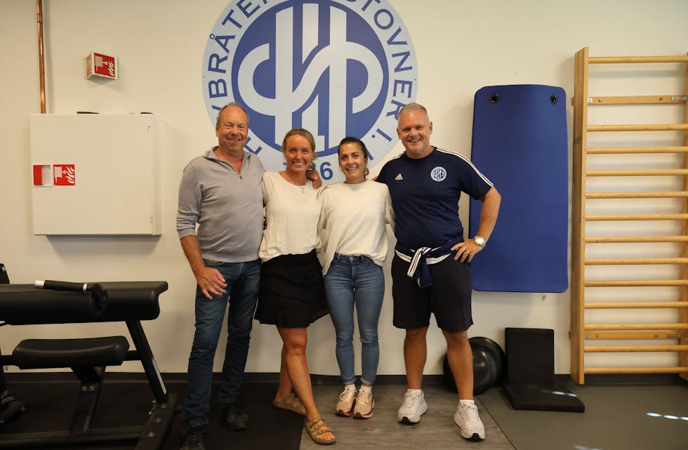 LIVET FORTSETTER: Jon Schmidt (f.v), Lene Holm, Mona Haugland og Tor Steinar Bredesen ble på dagen enige om at tilbudet må fortsette.