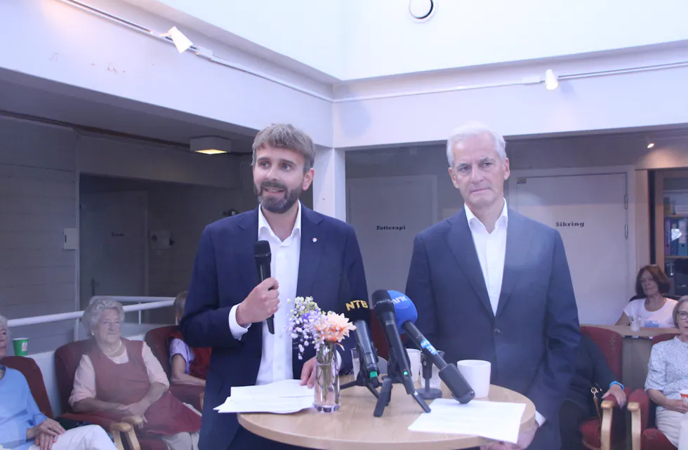 DE ELDRE SIN TUR: Helseminister Jan Christian Vestre (Ap, t.v.) og statsminister Jonas Gahr Støre (Ap) tok turen til Haugerud seniorsenter for å lansere sine tiltak for å møte den økende andelen eldre i samfunnet.